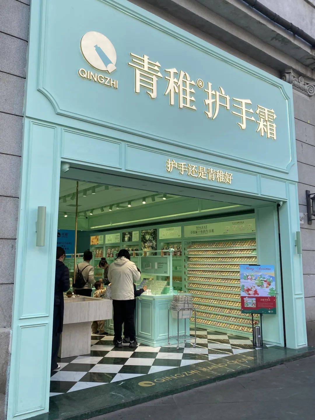 开店文旅场景的“隐秘生意”OG真人游戏护手霜扎进景区(图8)